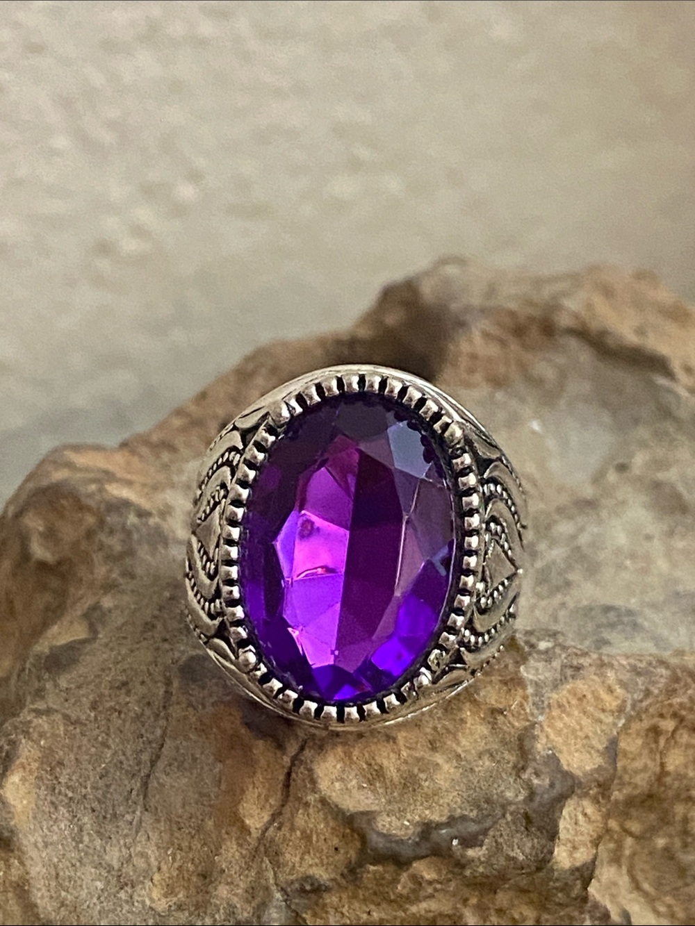 5/$10❤️❤️❤️NEW Silver Tone Zinc Alloy Faceted Acrylic Purple Cabochon Ring